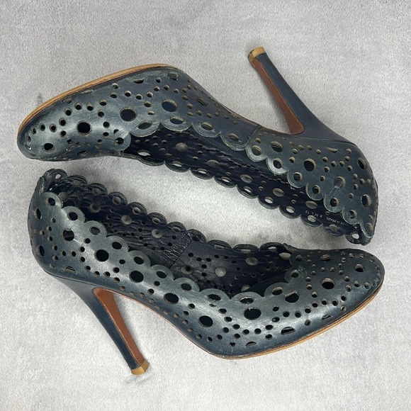 🔥🔥🔥Tory Burch Black Leather Heels with Perforated Design Size 8🔥🔥🔥 - Picture 8 of 10